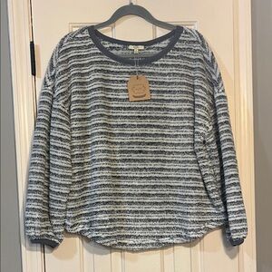 KORI sz S Striped Fuzzy Sweater